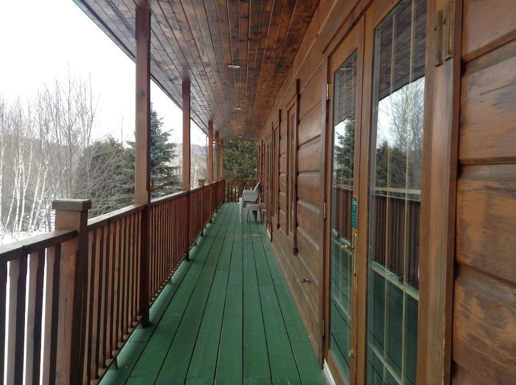 Aux Berges Du St-Maurice Hotel Saint-Jean-des Piles Buitenkant foto